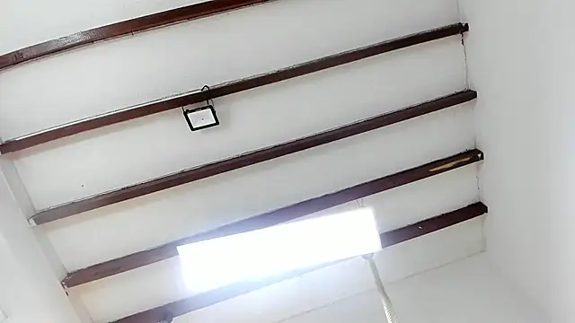 Oriana Guzman online show from February 10, 2025, 3:32 pm