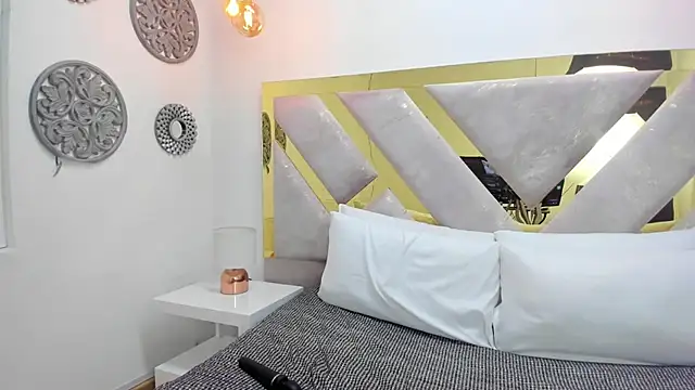 Oriana Guzman online show from February 22, 2025, 3:36 pm