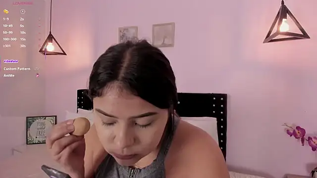 Oriana Guzman online show from September 19, 2025, 12:45 am