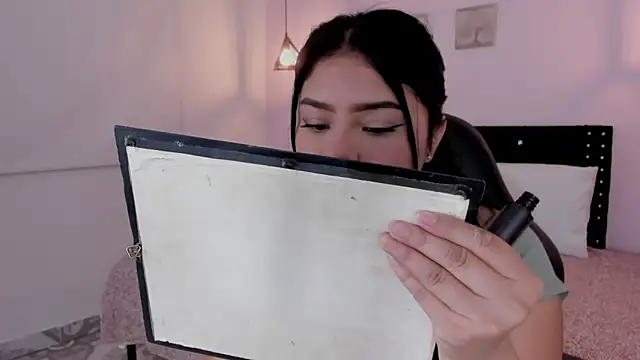 Oriana Guzman online show from October 3, 2025, 12:18 am