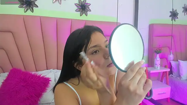 Snapshot of Oriana_Guzman chatting on May 27, 2026, 3:25 am Oriana Guzman online show from May 27, 2026, 3:25 am