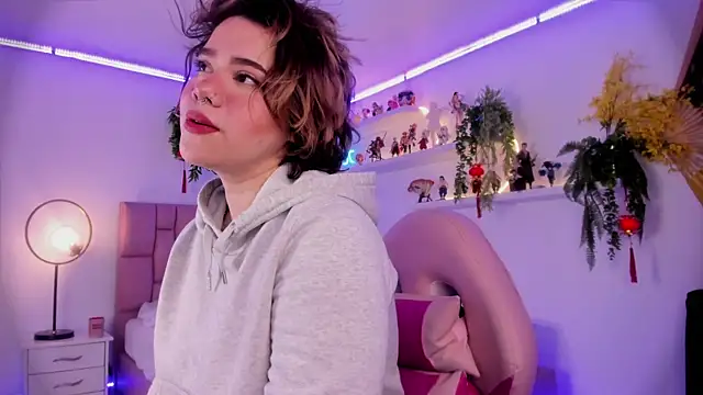 albaismynameX online show from February 13, 2025, 12:11 pm