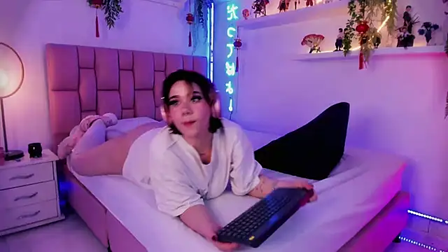 albaismynameX online show from February 20, 2025, 3:08 pm