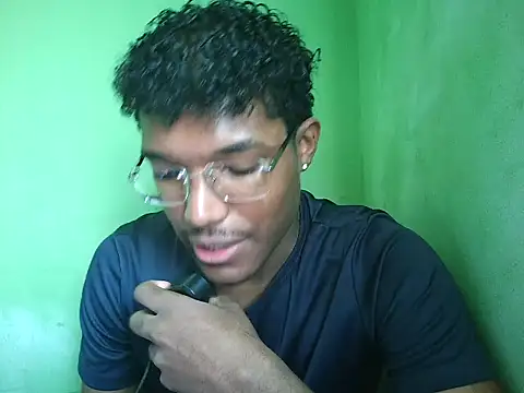 Snapshot of Oliveira2344 chatting on April 17, 2026, 1:25 pm Oliveira2344 online show from April 17, 2026, 1:25 pm