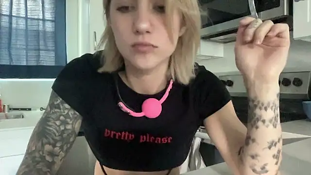 NatalieKneals online show from January 5, 2026, 8:01 pm