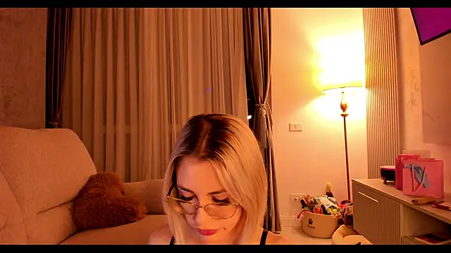 BaayBee   online show from January 29, 2025, 9:28 pm