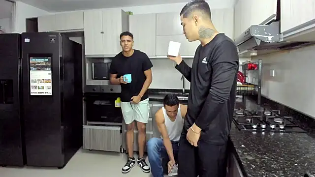 badguyss bisex online show from September 19, 2025, 11:22 am