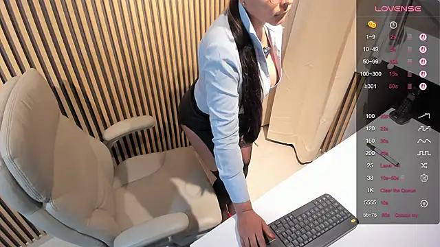 lulu 072 online show from February 23, 2025, 11:14 pm