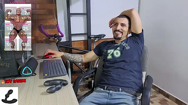 Snapshot of Marck_Muscle chatting on June 27, 2026, 1:32 am Marck Muscle online show from June 27, 2026, 1:32 am