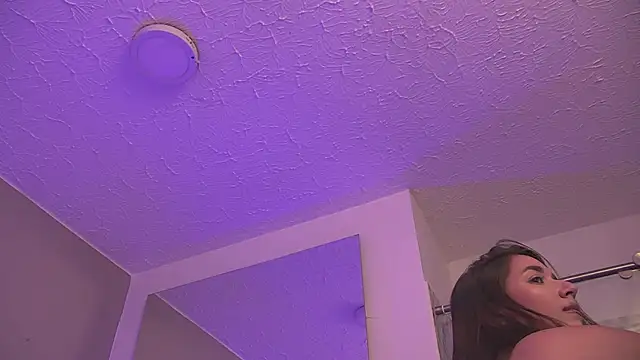 Lilly Peach22 online show from December 5, 2024, 11:18 pm