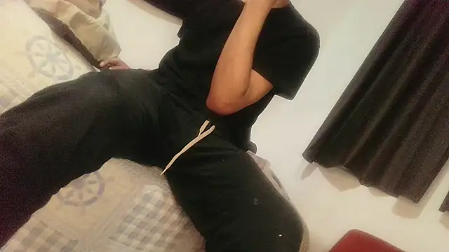 UncutToyBoy23cm online show from November 11, 2025, 7:30 am