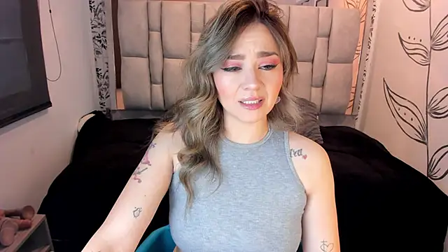 KataHot  online show from November 14, 2025, 8:07 pm