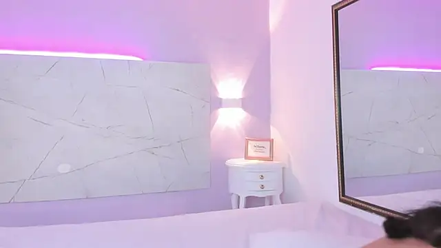 AbrilBrent online show from March 16, 2025, 2:22 pm