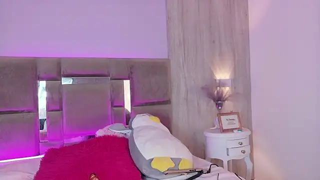 AbrilBrent online show from February 17, 2026, 8:04 pm