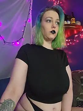 EverlyEster online show from July 19, 2026, 4:27 am