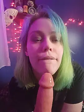 EverlyEster online show from July 24, 2026, 3:48 am
