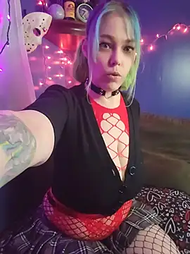 EverlyEster online show from July 26, 2026, 5:59 am
