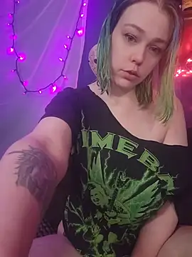EverlyEster online show from August 2, 2026, 6:06 pm