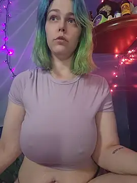 EverlyEster online show from August 7, 2026, 3:52 am