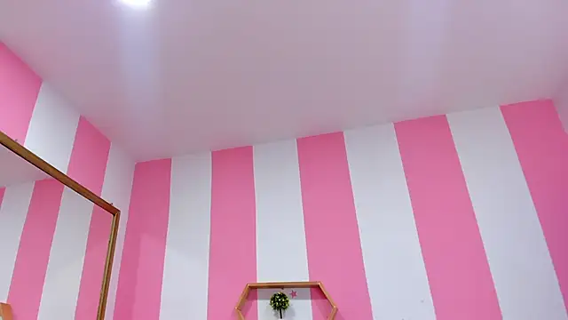 ISABELLA 020 online show from September 10, 2025, 1:11 pm