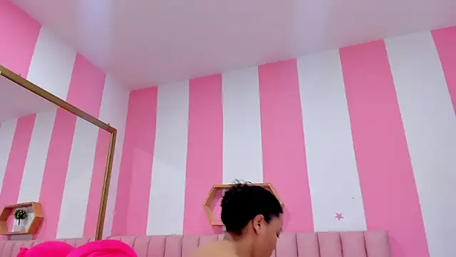 ISABELLA 020 online show from September 23, 2025, 1:25 pm