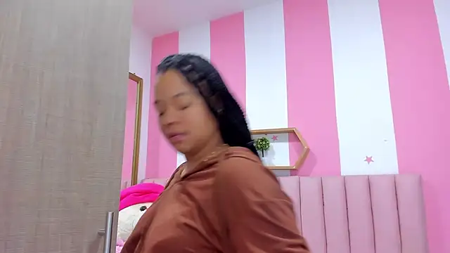 ISABELLA 020 online show from October 7, 2025, 12:24 pm