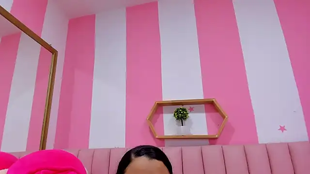 ISABELLA 020 online show from October 25, 2025, 1:29 pm