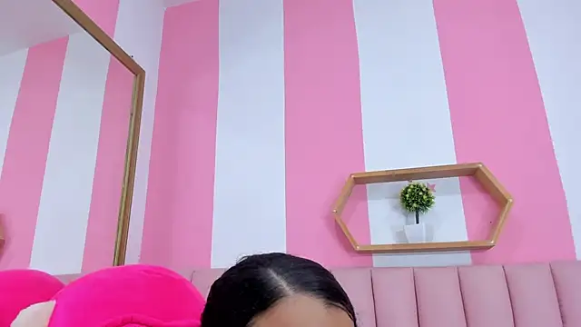 ISABELLA 020 online show from November 28, 2025, 2:09 pm