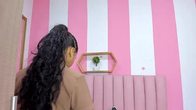 ISABELLA 020 online show from March 21, 2026, 11:15 am