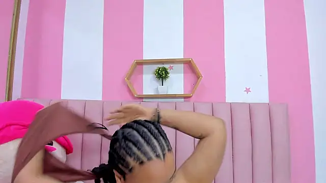 ISABELLA 020 online show from April 6, 2026, 4:52 pm