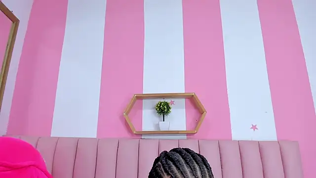 ISABELLA 020 online show from April 7, 2026, 12:16 pm