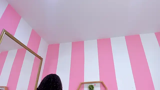 ISABELLA 020 online show from April 21, 2026, 12:00 pm