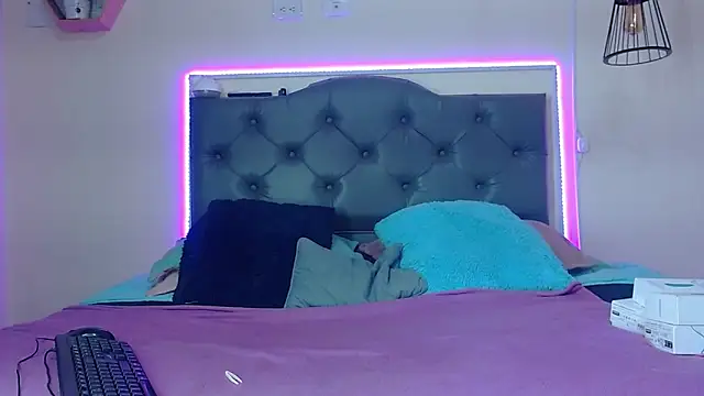 Kim clark1 online show from November 26, 2025, 3:24 pm