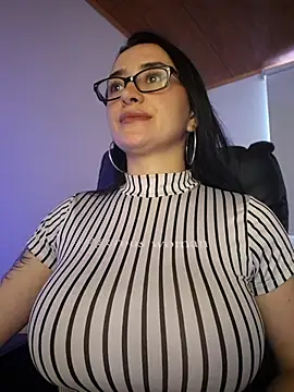 preetypeach online show from April 1, 2026, 8:39 pm