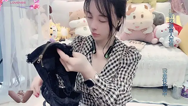 AKiKi711 online show from March 7, 2025, 2:36 am