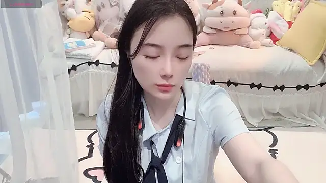 Snapshot of AKiKi711 chatting on May 3, 2026, 5:13 am AKiKi711 online show from May 3, 2026, 5:13 am