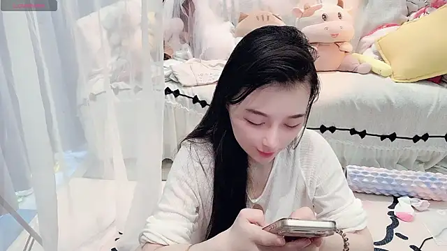 Snapshot of AKiKi711 chatting on June 4, 2026, 4:51 am AKiKi711 online show from June 4, 2026, 4:51 am