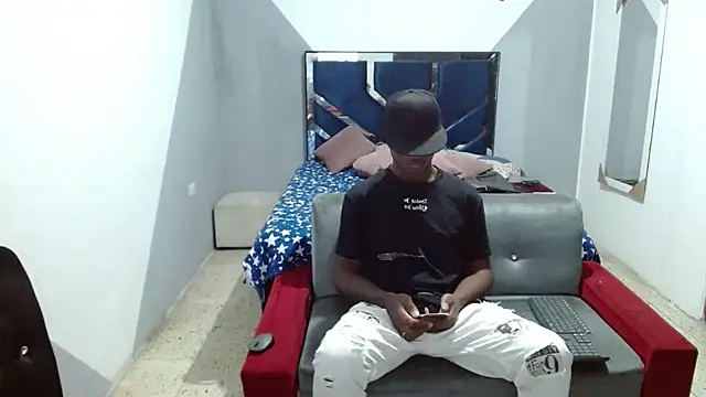 Snapshot of MiguelAngelxl chatting on October 22, 2025, 5:19 am MiguelAngelxl online show from October 22, 2025, 5:19 am