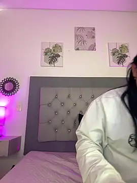 Kylie2211 online show from March 18, 2025, 12:14 pm