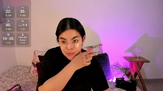 Kylie2211 online show from October 14, 2025, 7:14 pm