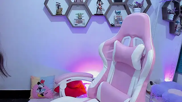 SharonSander online show from February 6, 2025, 1:05 am