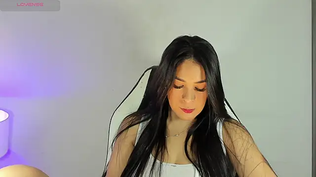 bella hadid1  online show from December 3, 2024, 6:48 am