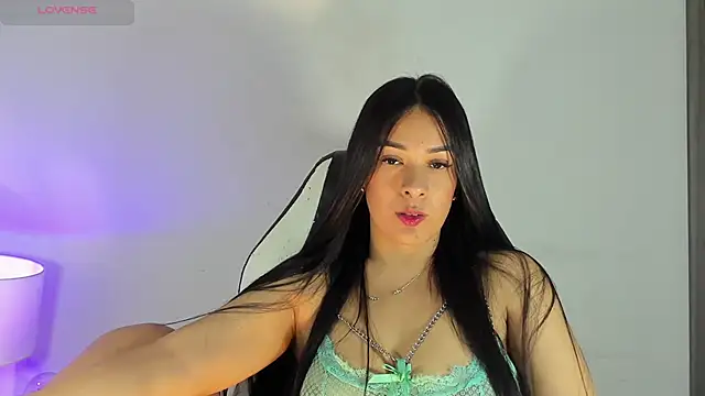 bella hadid1  online show from December 5, 2024, 5:37 am