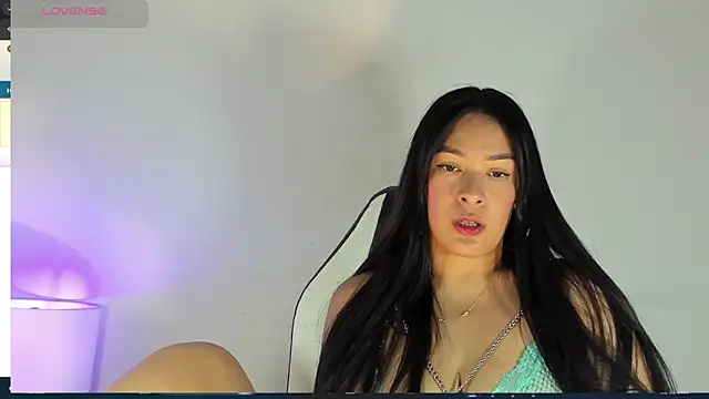 bella hadid1  online show from February 22, 2025, 7:03 pm