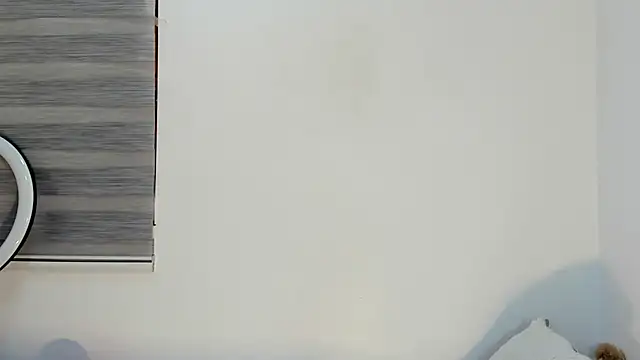 bella hadid1  online show from December 21, 2025, 4:47 pm