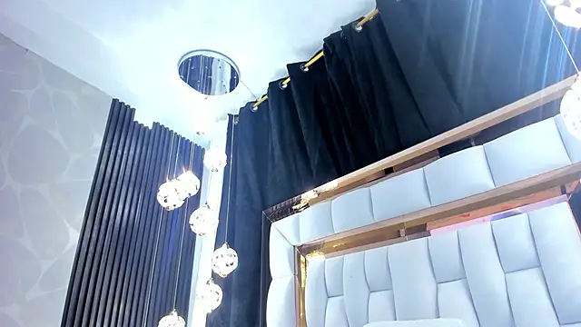 SarayRoyse online show from September 24, 2025, 7:39 pm