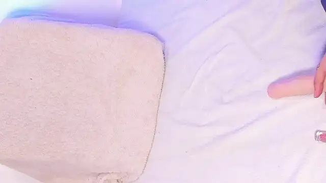 Ana Winnss online show from March 22, 2025, 4:56 am