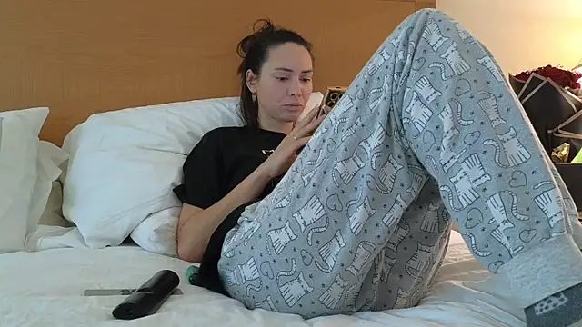 Mr-and-Mrs-Smith online show from March 11, 2025, 10:51 am