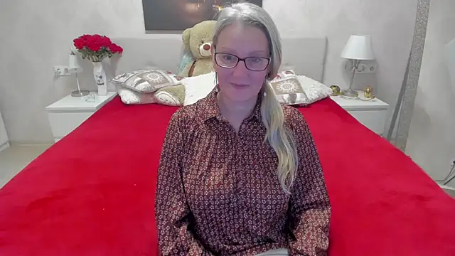 irinamaux online show from March 14, 2025, 10:29 am