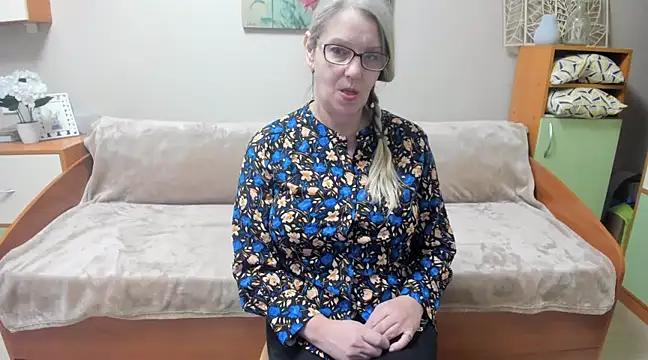 irinamaux online show from March 16, 2025, 9:05 am